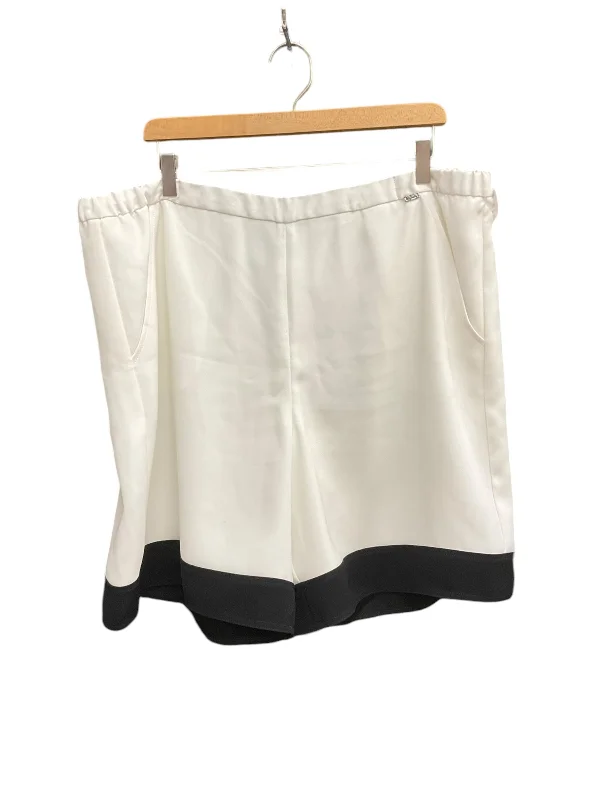 Shorts By St. John In Black & White, Size: 14